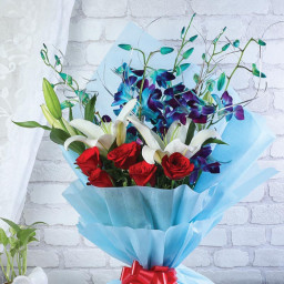 Red Rose Bouquet for Women's Day - Oceanic Elegance Red Rose Bouquet for Women's Day - Oceanic Elegance
