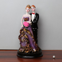 One Romantic Couple Showpiece
