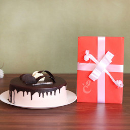 Chocolate Feels: A Gift Combo of 1 Greeting Card and 0.5 Kg Chocolate Cake Chocolate Feels: A Gift Combo of 1 Greeting Card and 0.5 Kg Chocolate Cake
